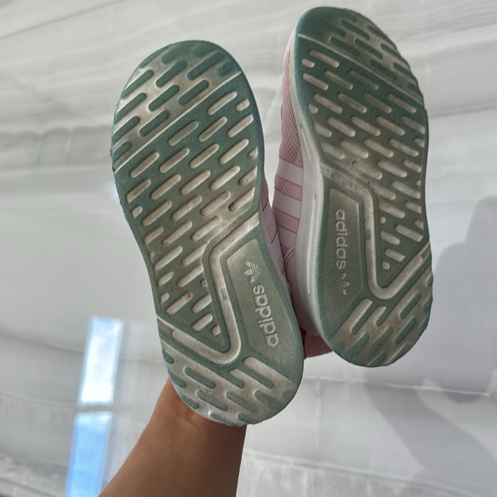 Adidas - Picture 3 of 4